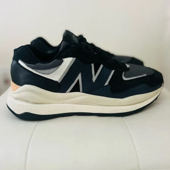 New Balance Women’s 57//40 Sneakers Gray & Black Size 8